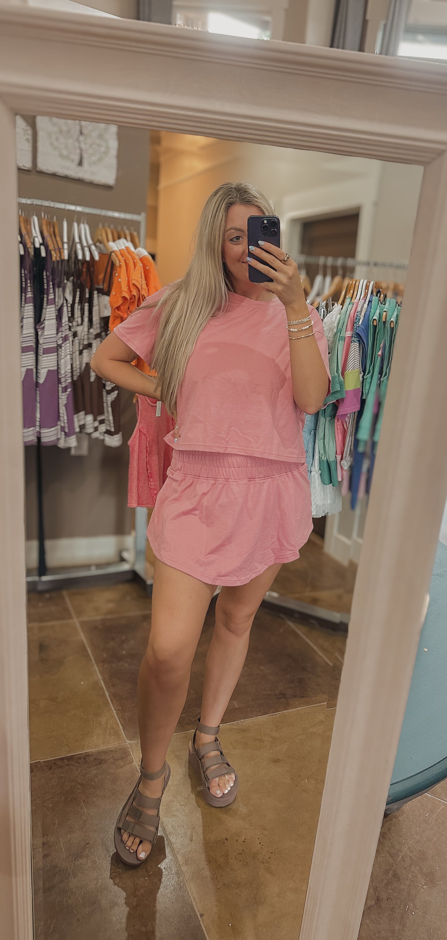 2pcs Cropped Tee and Ruffle High Waist Skort Set